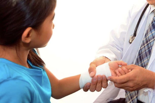 Tratamiento de fracturas en niños y Adultos
